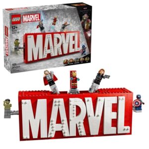LEGO Marvel Super Heroes - MARVEL Logo & Minifigures για 12+ Ετών 931τμχ